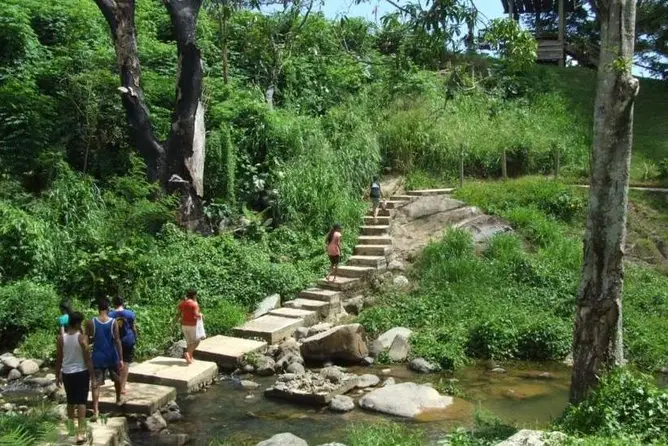 Walk around the Sabeto Waterfall for calming and inspired scenario